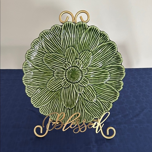 Olfaire Scalloped Green Ceramic Plate diameter 10.5 inches. Made in Portugal. - Picture 7 of 7